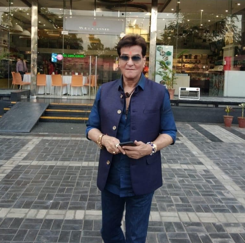 बॉलीवुड के ऐक्टर जितेन्द्र ने की एक ब्लॉकबस्टर डील एक ही डील से कमा डाले 855 करोड़ रुपए